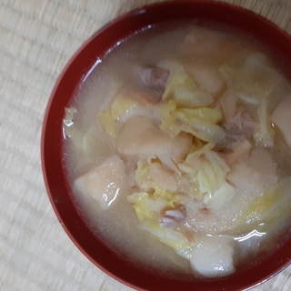 キャベツ　ツナ缶　麩　味噌汁